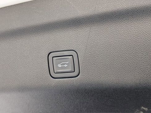 Used 2023 GMC Yukon Denali image 14