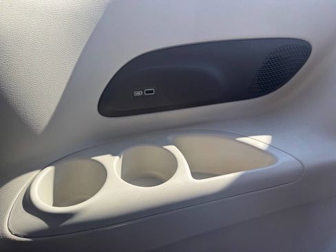 Used 2017 Chrysler Pacifica Touring-L Plus w/ Tire & Wheel Group image 40