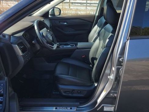 Used 2023 Nissan Rogue SL w/ SL Premium Package image 25