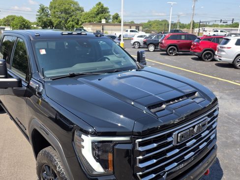 Used 2024 GMC Sierra 2500 AT4 w/ AT4 Premium Plus Package AWD/4WD image 8
