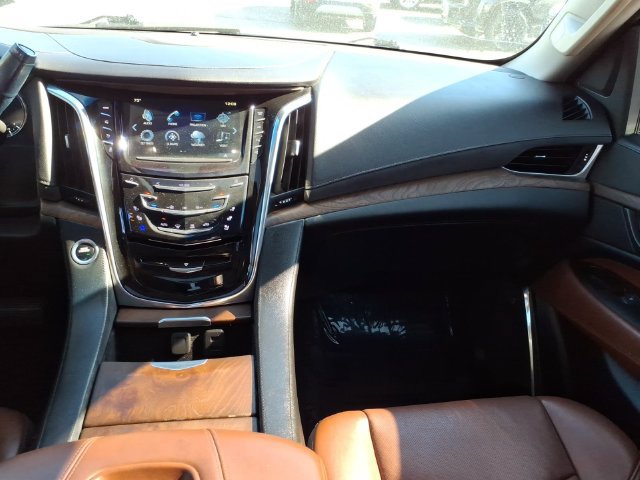 Used 2018 Cadillac Escalade Luxury AWD/4WD image 20