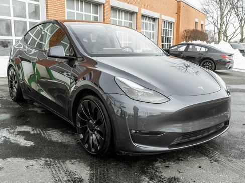 Used 2022 Tesla Model Y Performance image 5