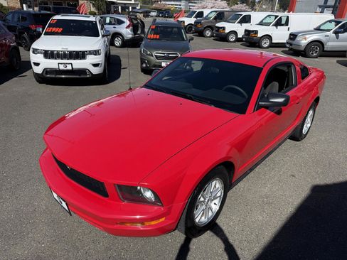 Used 2007 Ford Mustang Deluxe image 2