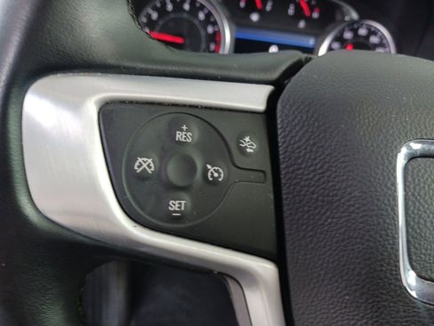 Used 2023 GMC Acadia SLT image 9