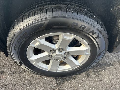 Used 2014 GMC Acadia SLE image 25