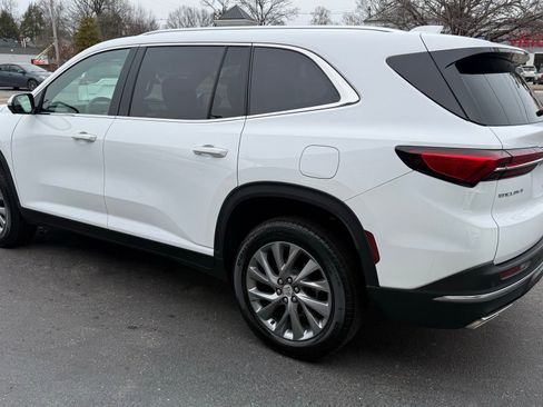 Used 2025 Buick Enclave Preferred image 7