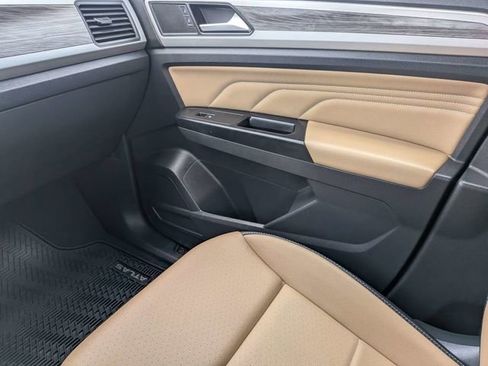 Certified 2021 Volkswagen Atlas Cross Sport SE FWD image 19