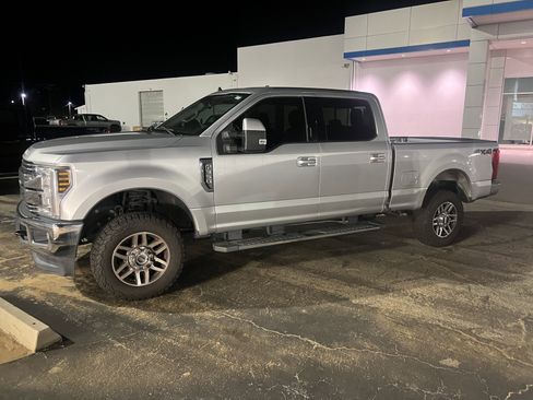 Used 2019 Ford F350 Lariat image 1