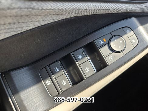 Used 2023 Nissan Rogue SV image 32