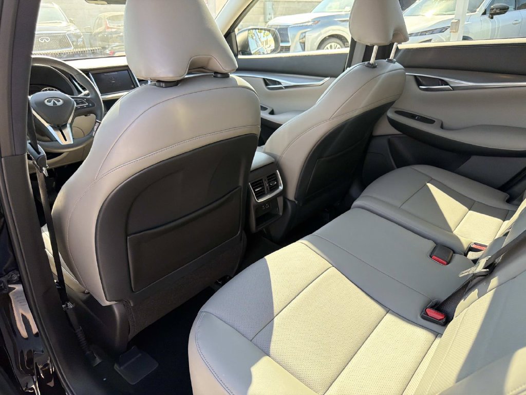 Certified 2023 INFINITI QX50 Luxe FWD image 11