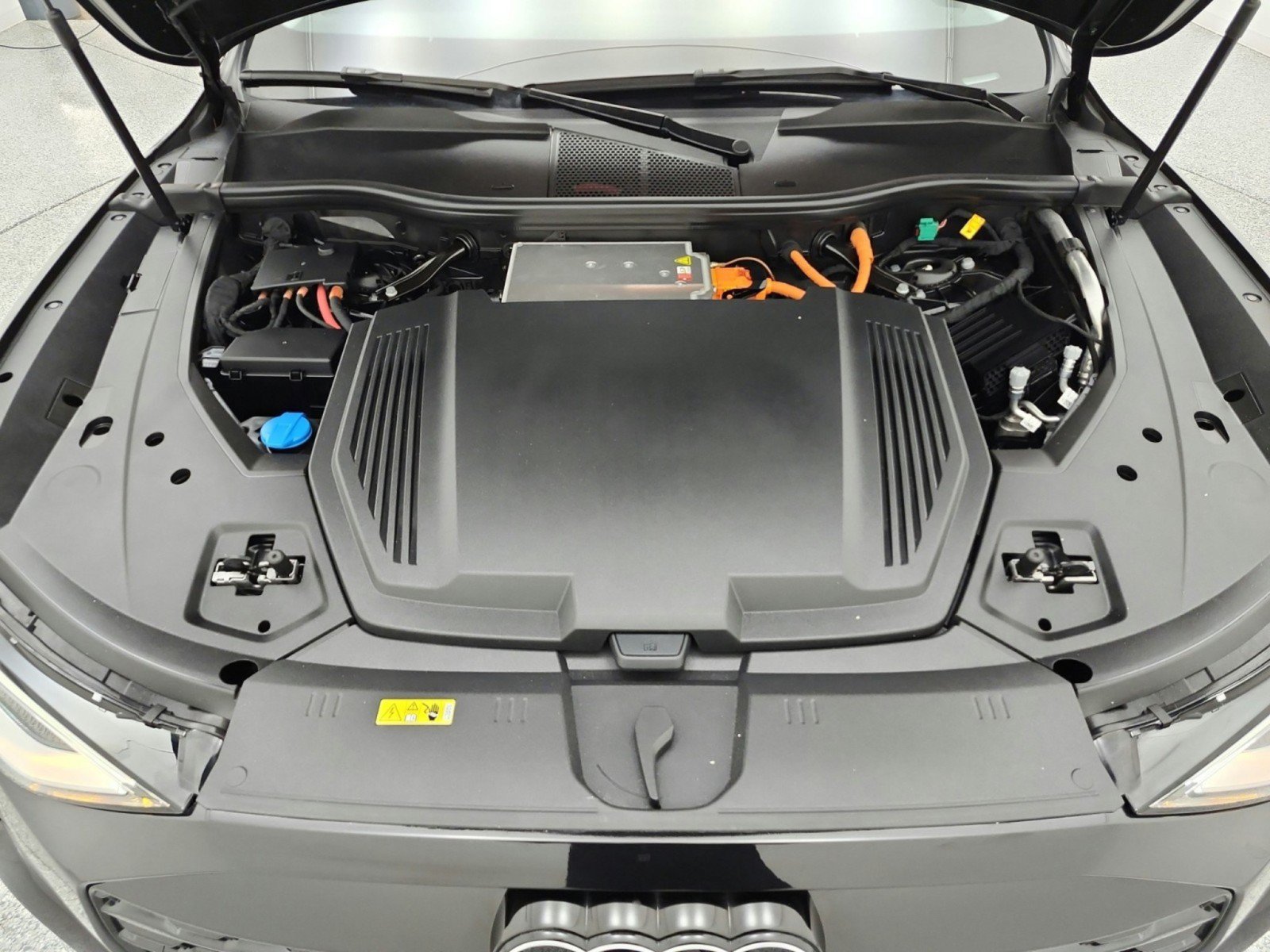 Used 2024 Audi Q8 e-tron Premium AWD/4WD image 16