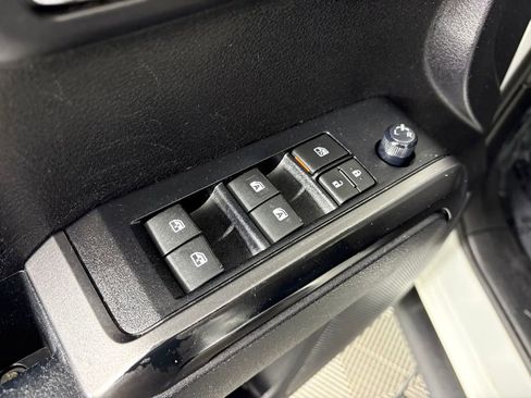 Used 2021 Toyota Tacoma TRD Off-Road AWD/4WD image 12
