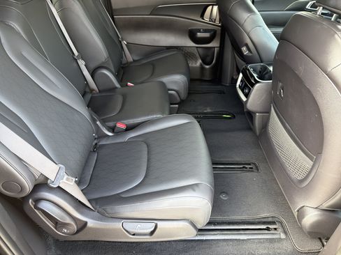Used 2025 Kia Carnival SX w/ SX Dark Edition Package FWD image 14