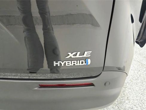 Used 2024 Toyota Sienna XLE image 17