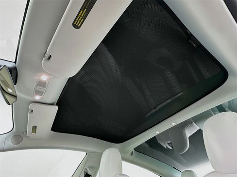 Used 2021 Tesla Model 3 Performance image 11