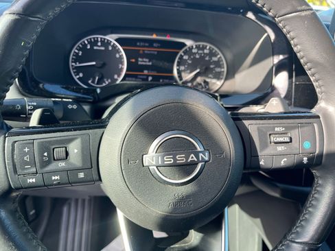 Used 2022 Nissan Pathfinder SV image 29