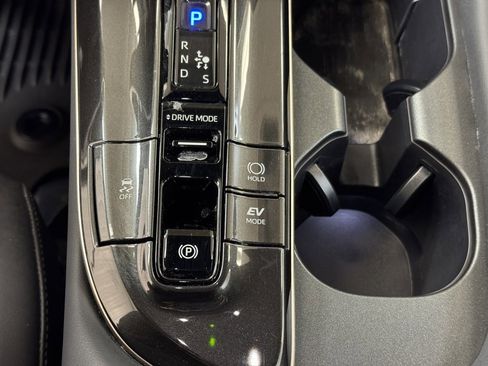 Used 2025 Toyota Crown Signia image 38