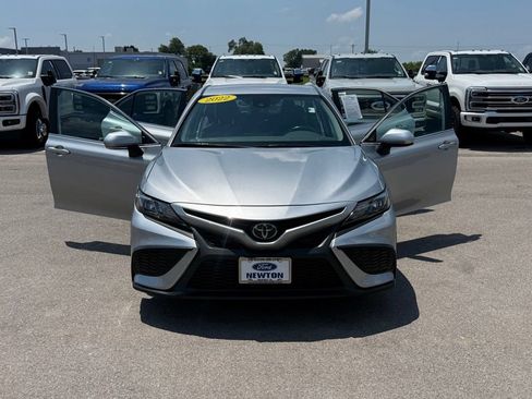 Used 2022 Toyota Camry SE FWD image 23