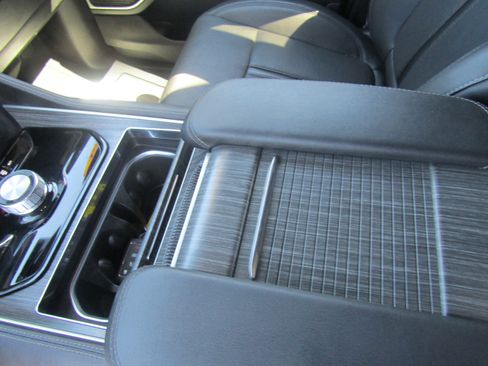 Used 2024 Jeep Wagoneer L Series II w/ Flexible Seating Group image 15