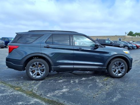 Used 2024 Ford Explorer XLT w/ Equipment Group 202A AWD/4WD image 2