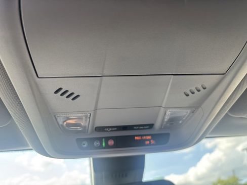 Used 2023 GMC Terrain SLE image 23