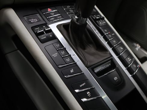 Used 2016 Porsche Macan S w/ Infotainment Package AWD/4WD image 27