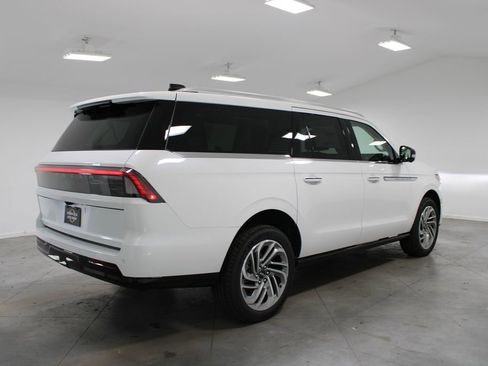 New 2026 Lincoln Navigator L Reserve image 8
