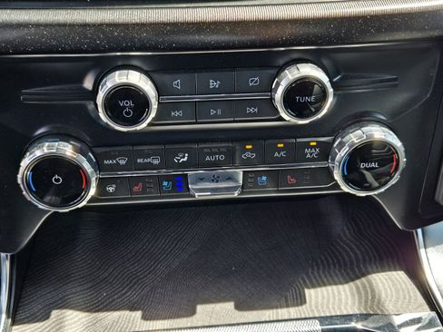 Certified 2023 Ford F150 Platinum w/ Equipment Group 701A High image 17