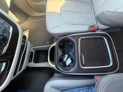 Used 2017 Chrysler Pacifica Touring-L Plus w/ Tire & Wheel Group image 26