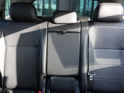 Used 2021 Volkswagen Tiguan SE w/ Panoramic Sunroof Package FWD image 15