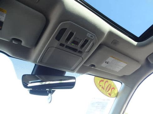 Used 2025 Toyota Highlander XLE image 35