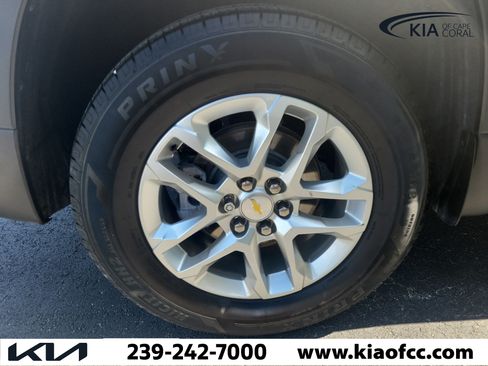 Used 2022 Chevrolet Traverse LS FWD image 7