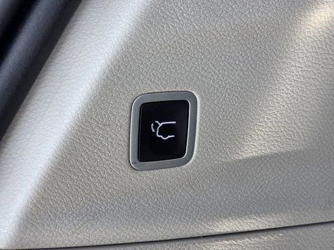 Used 2023 Chrysler Pacifica Touring-L FWD image 13