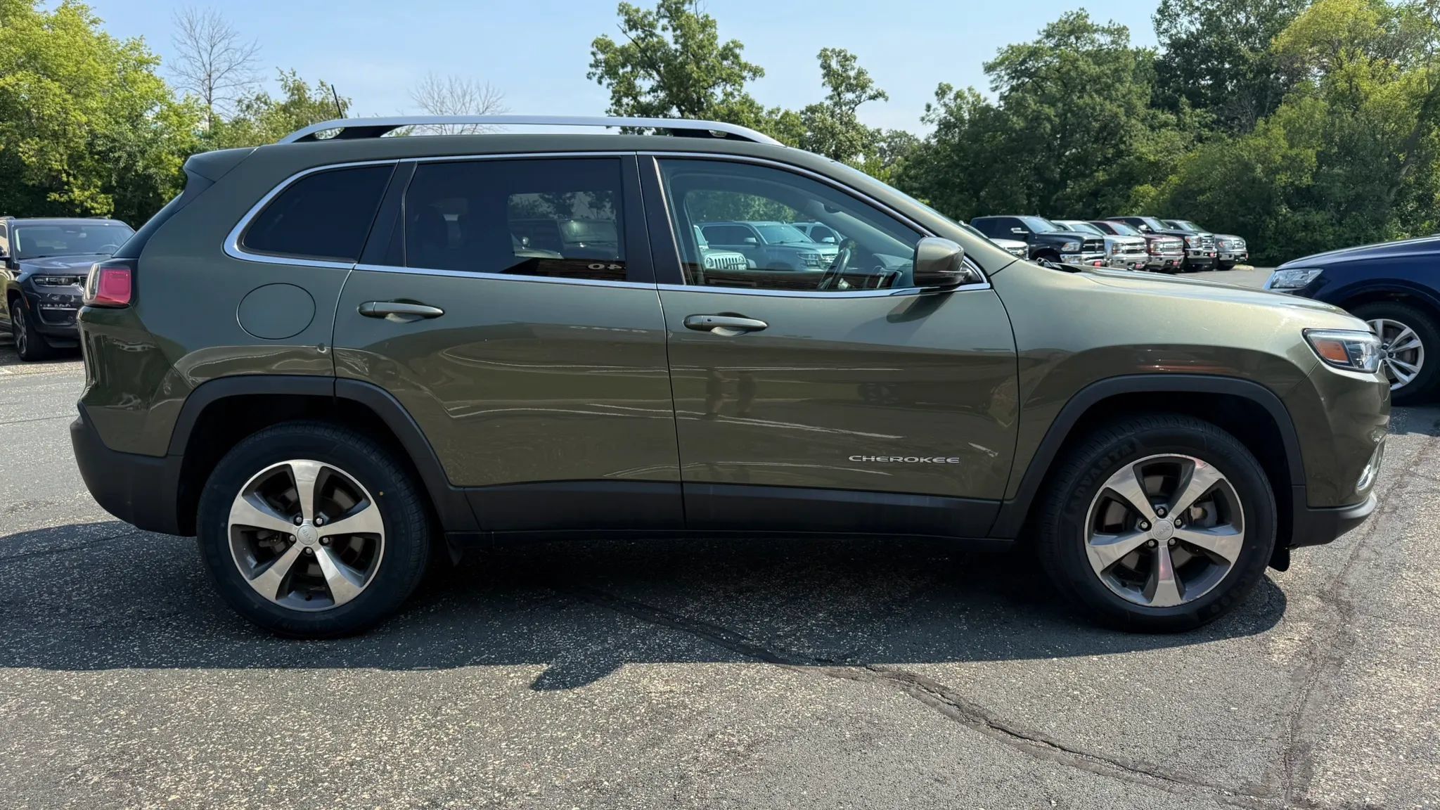 Used 2020 Jeep Cherokee Limited AWD/4WD image 12
