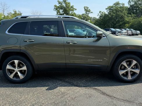 Used 2020 Jeep Cherokee Limited AWD/4WD image 12