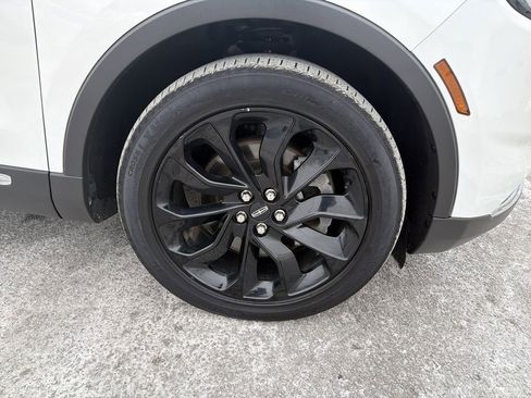 Certified 2021 Lincoln Nautilus Reserve image 33