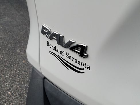 Used 2020 Toyota RAV4 LE FWD image 12