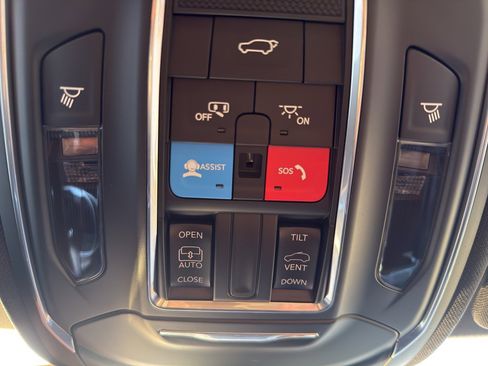 New 2025 Jeep Grand Cherokee Altitude AWD/4WD image 22