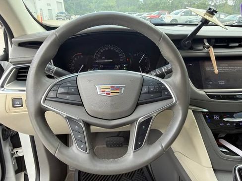 Used 2017 Cadillac XT5 Premium Luxury FWD image 35