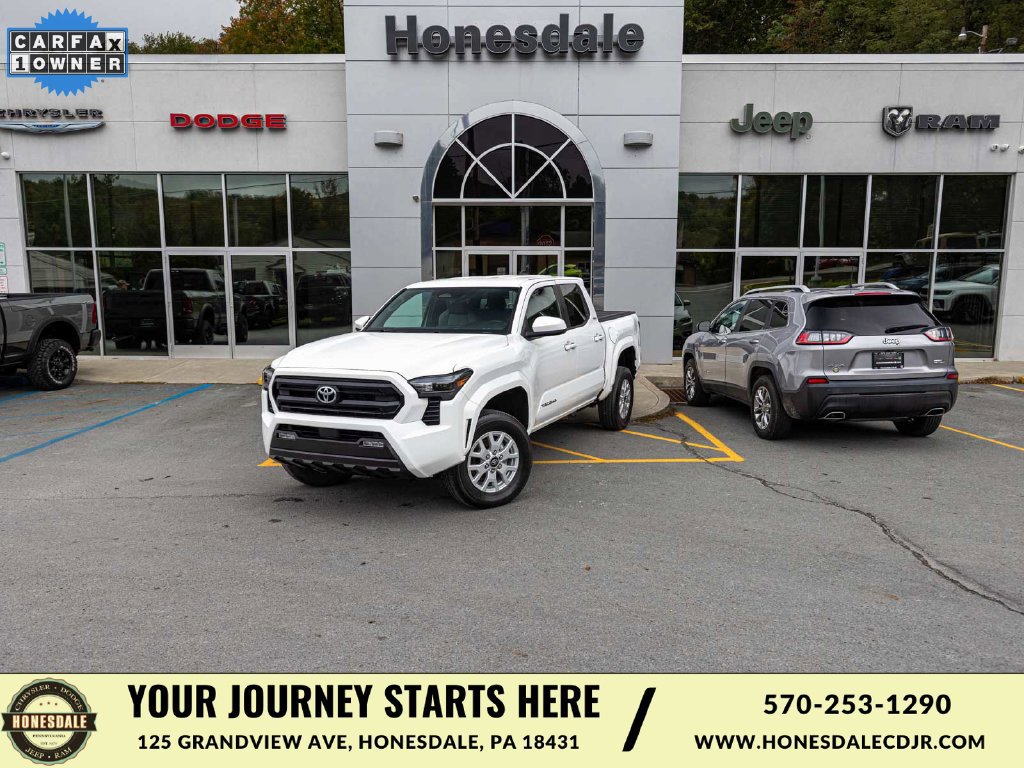 Used 2025 Toyota Tacoma SR5 AWD/4WD image 1