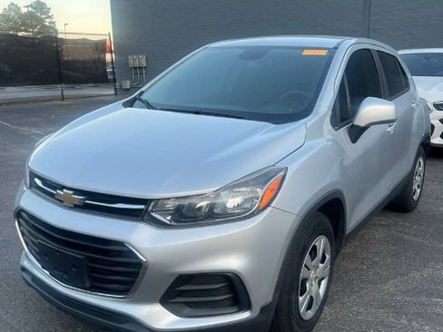Used 2018 Chevrolet Trax LS image 1