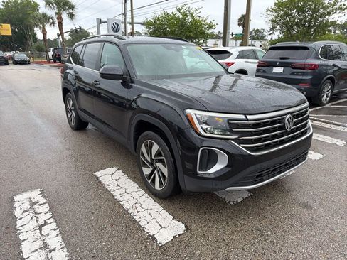 Used 2024 Volkswagen Atlas SE w/ Panoramic Sunroof Package image 13