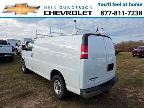 Used 2017 Chevrolet Express 3500 Work Van image 3
