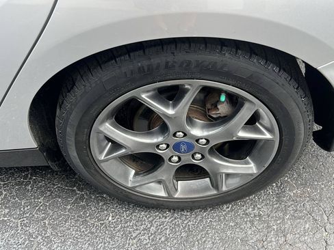 Used 2014 Ford Focus SE w/ Equipment Group 201A FWD image 22