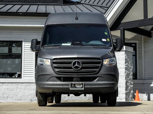 Used 2025 Mercedes-Benz Sprinter 3500 image 5