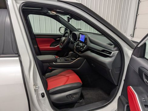 Used 2025 Toyota Highlander XSE image 31