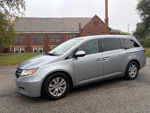 Used 2017 Honda Odyssey EX image 4