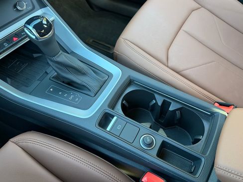 Used 2025 Audi Q3 2.0T Premium image 24