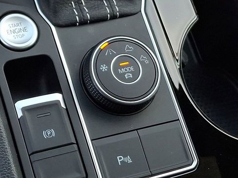 Certified 2023 Volkswagen Atlas Cross Sport SE w/ Panoramic Sunroof Package image 26