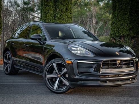 Used 2023 Porsche Macan Turbo image 5